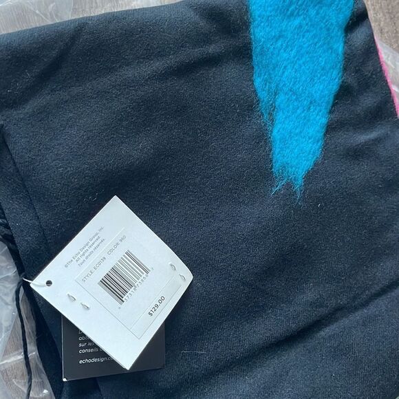 Echo Design Womens Needle Felted Flower Wrap NEW - Picture 3 of 3